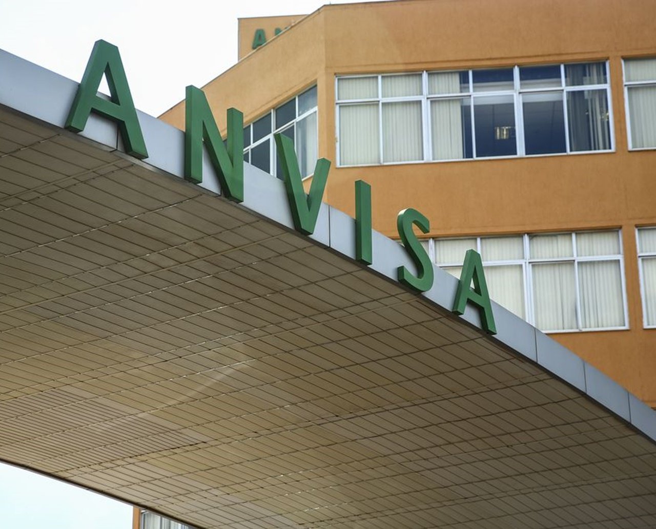 Anvisa suspende autorização de importação da vacina Covaxin