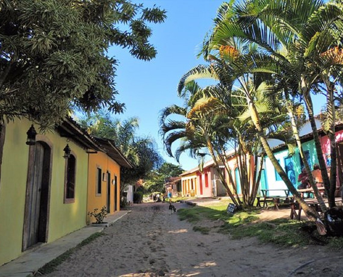 Turista espanhola é estuprada por três homens após pegar carona em Caraíva, um dos destinos mais procurados da Bahia