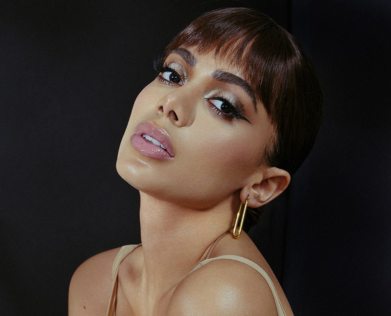 Rodeada de homens, falta de paixão e show de banda baiana: Anitta confirma fim de namoro com bilionário 