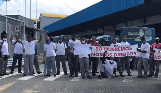 Rodoviários bloqueiam Estação Mussurunga por falta de pagamento; "ato de desespero" 