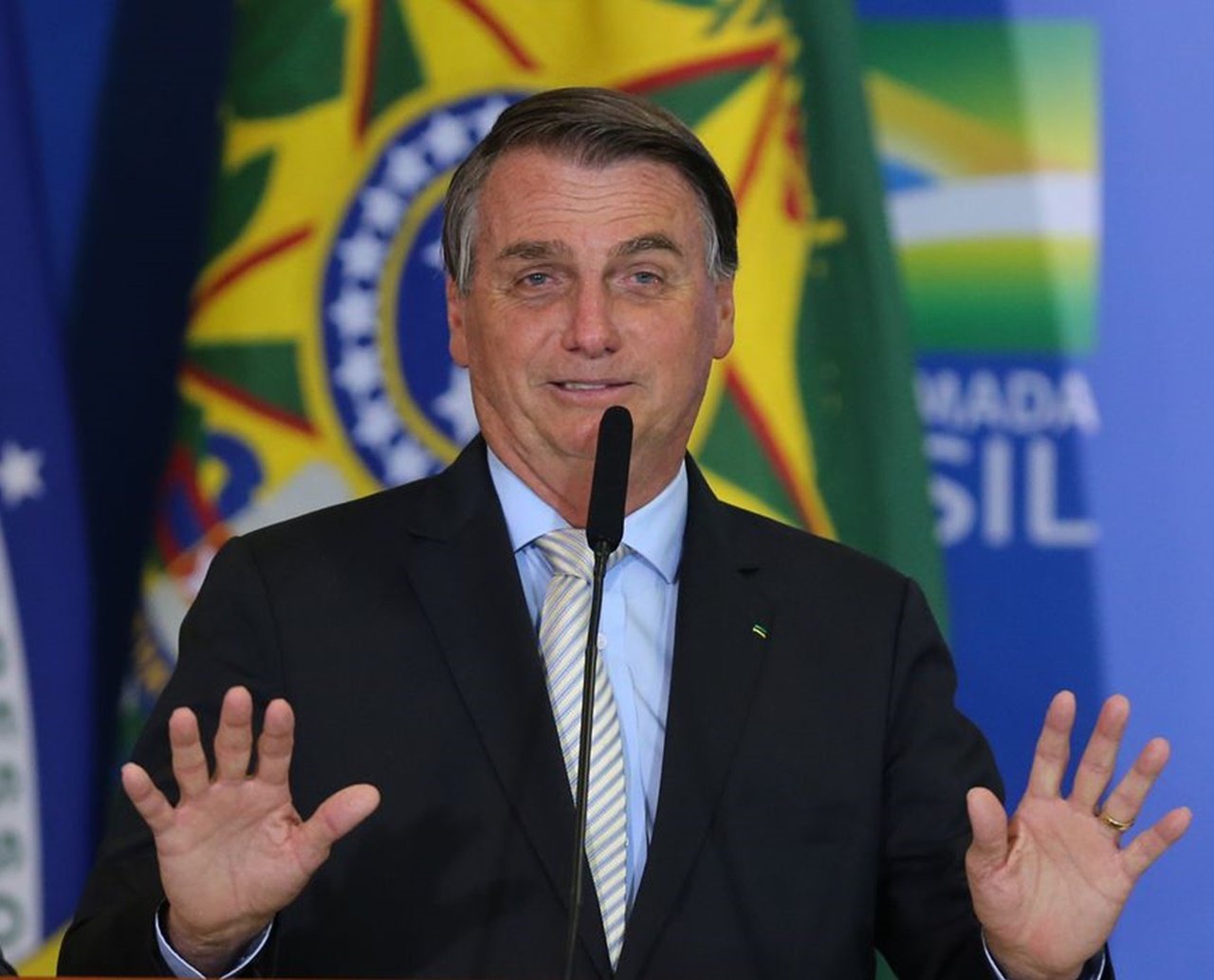 Polêmica: Bolsonaro fala em "fake news" e diz que não vai “peitar o STF” porque tem “noção de judô”