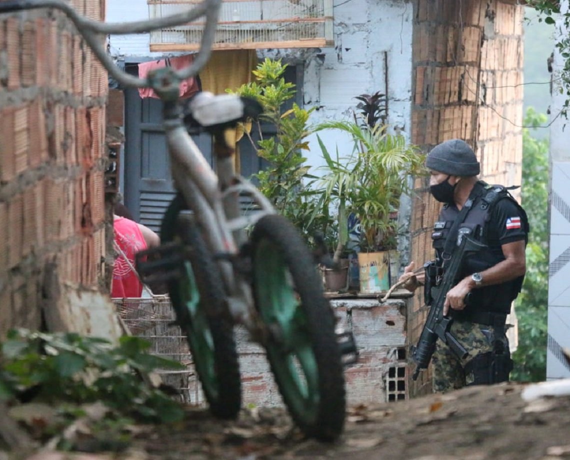 Mulher colocava filha de 12 anos para manter relações sexuais com o marido, se torna avó e é presa na Bahia