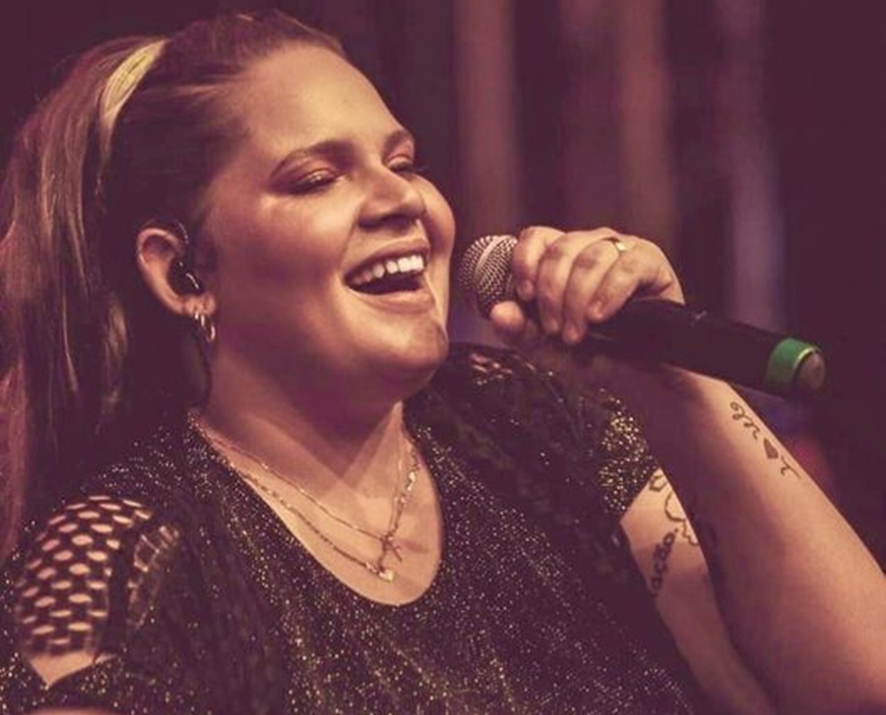 Cantora e compositora baiana, Lanna Rizzi morre aos 26 anos em decorrência da Covid-19