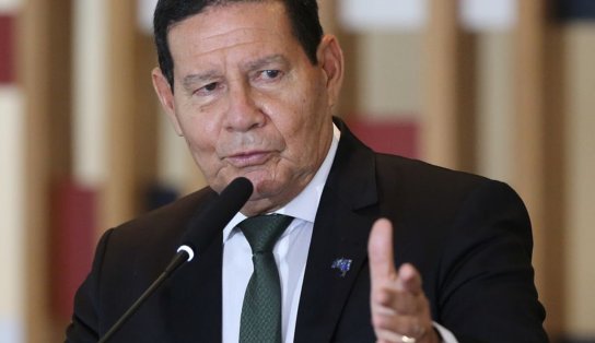 “Sigo neste governo até o fim”, diz Mourão após ruídos de renúncia