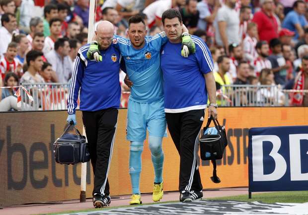 Lesionado, goleiro Diego Alves é cortado da seleção brasileira que vai disputar a Copa América