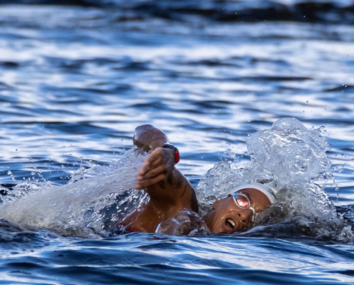 É OURO! Nadadora baiana Ana Marcela Cunha fatura o primeiro lugar na Maratona Aquática