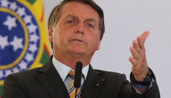 Em live semanal, Bolsonaro ataca presidente do TSE e Ministro do STF: "não podem dar 'piruada' sobre o governo"