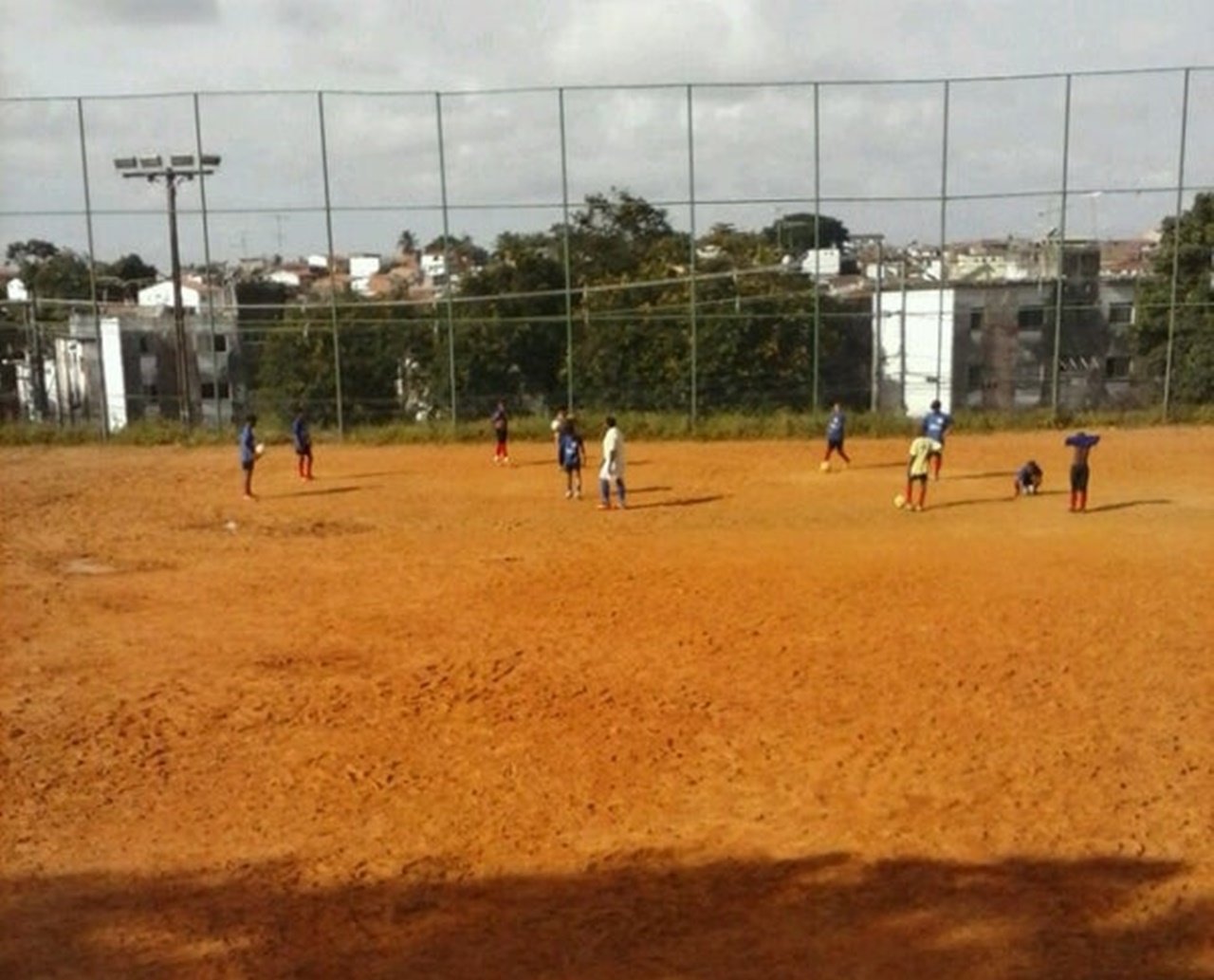 Vereador quer que Rui Costa pare umas 'horinhas' e olhe para a situação precária do Centro Social Urbano