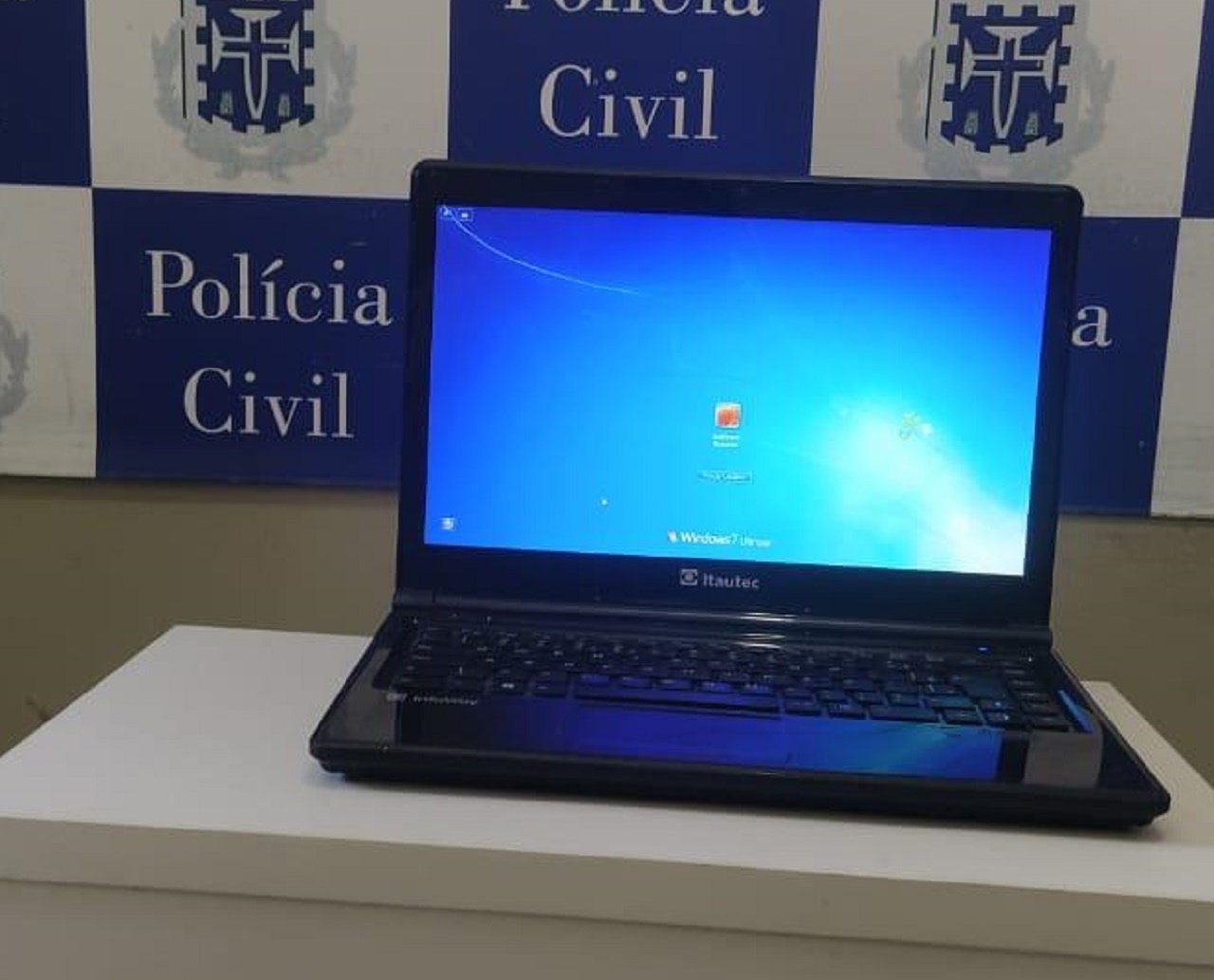 Praticante de furtos em escolas, adolescente é flagrado pela polícia quando entregava notebook a receptador no interior da Bahia