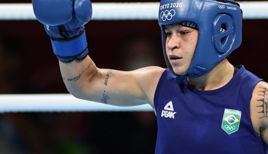 Medalha inédita! Bia Ferreira fica com a prata no peso leve do boxe olímpico