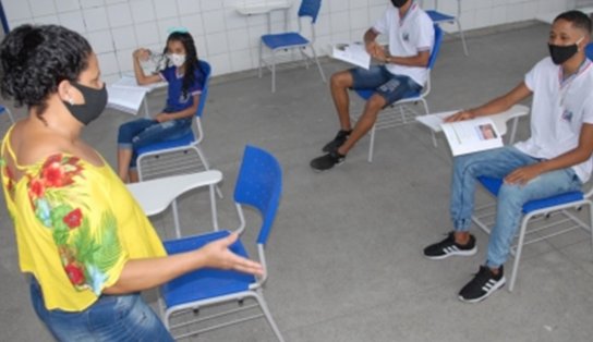 Ensino fundamental é retomado nesta segunda-feira nas escolas estaduais da Bahia 