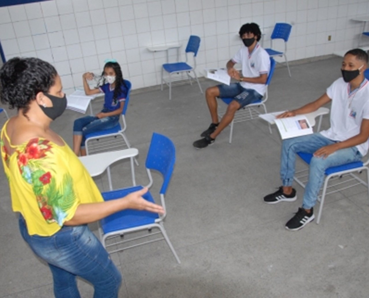 Ensino fundamental é retomado nesta segunda-feira nas escolas estaduais da Bahia 