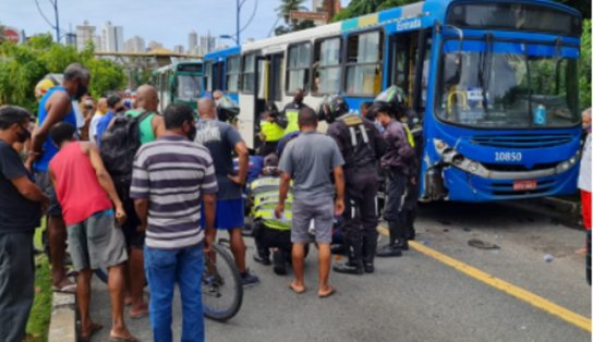 Agente da Transalvador fica ferido após acidente envolvendo ônibus na Via Exclusiva da Vasco da Gama 