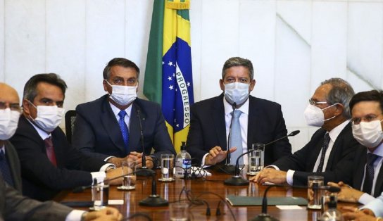 "Auxílio Brasil": governo Bolsonaro muda o nome do Bolsa Família e reajusta programa em 50%