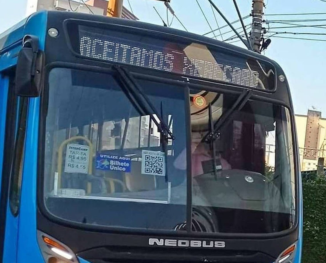 NÃO É DE BOM TOM: funcionário é demitido após colocar frases como 'aceitamos xerecard' em letreiro de ônibus