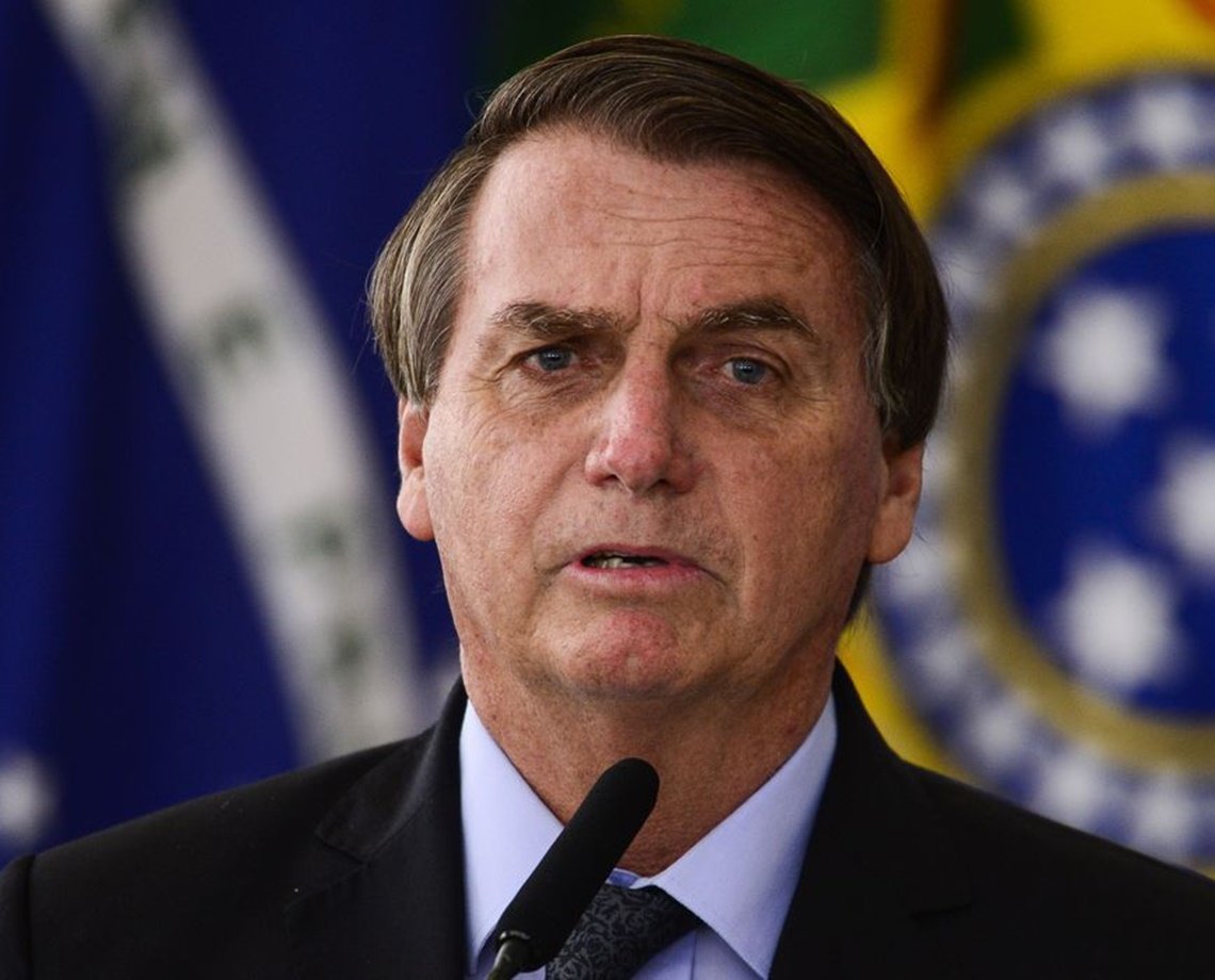 Bolsonaro diz que vai pedir ao Senado um processo contra os ministros Barroso e Moraes, do STF