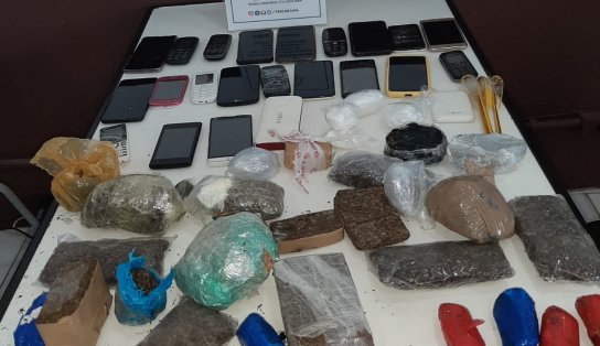 PMs impedem arremesso de 21 celulares para dentro de presídio em Salvador