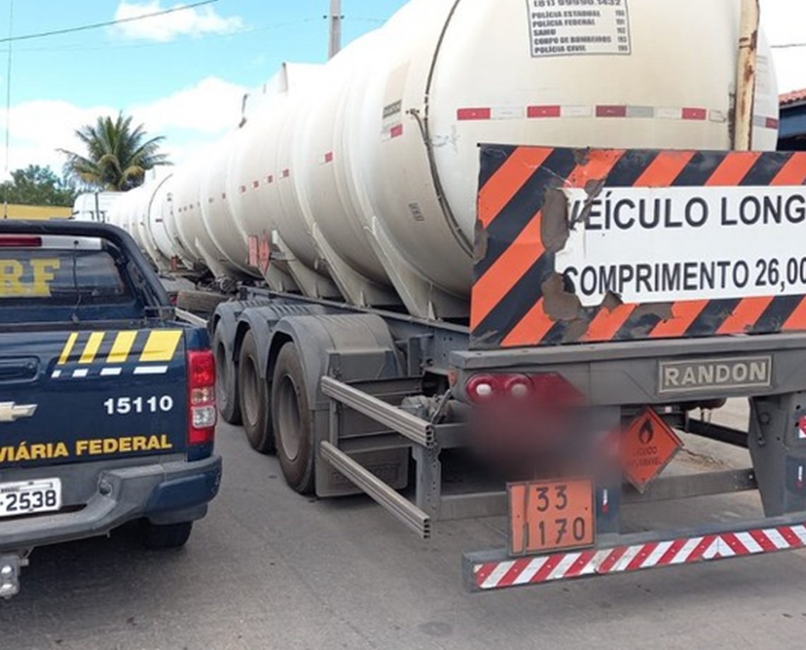 'Amante do perigo': PRF flagra motorista embriagado dirigindo caminh&atilde;o com produto altamente inflam&aacute;vel, na Chapada Diamantina 