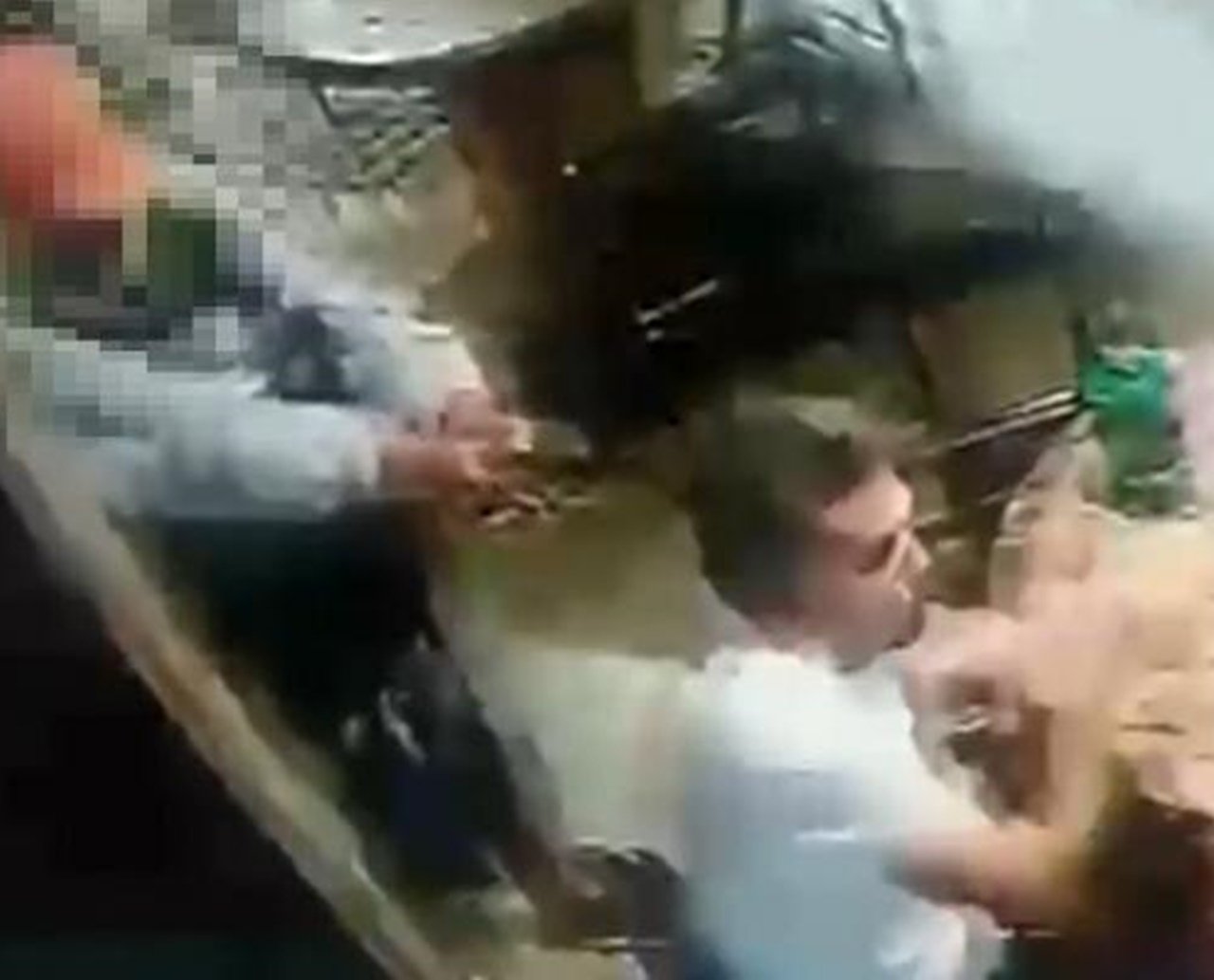 Irritado por reclamação sobre axila desde 2018, aluno tenta matar professor na Bahia, mas arma falha três vezes; vídeo impressiona