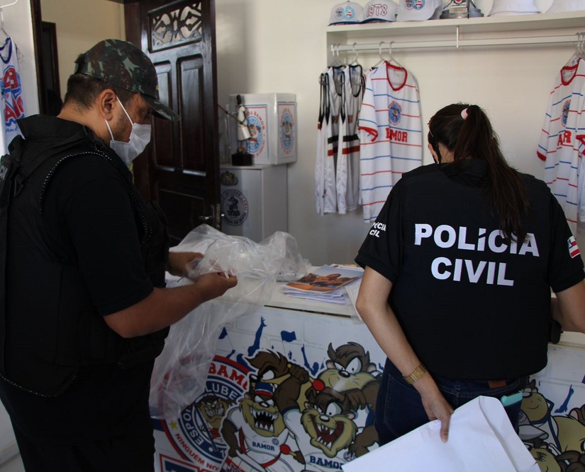 Sede de torcida organizada do Bahia é alvo de busca e apreensão; uma pessoa foi presa