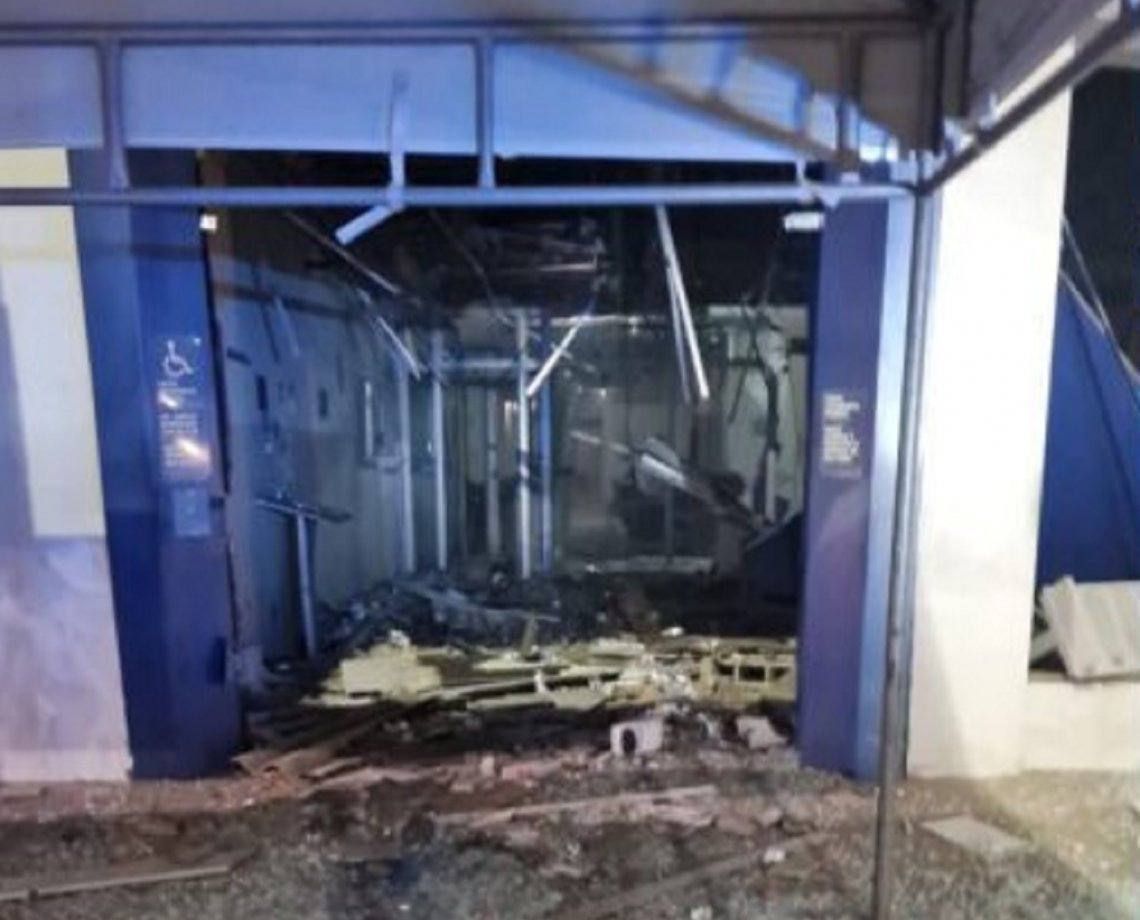"Ch&atilde;o tremeu" em Am&eacute;lia Rodrigues durante a&ccedil;&atilde;o explosiva de bandidos, que destruiu ag&ecirc;ncia banc&aacute;ria