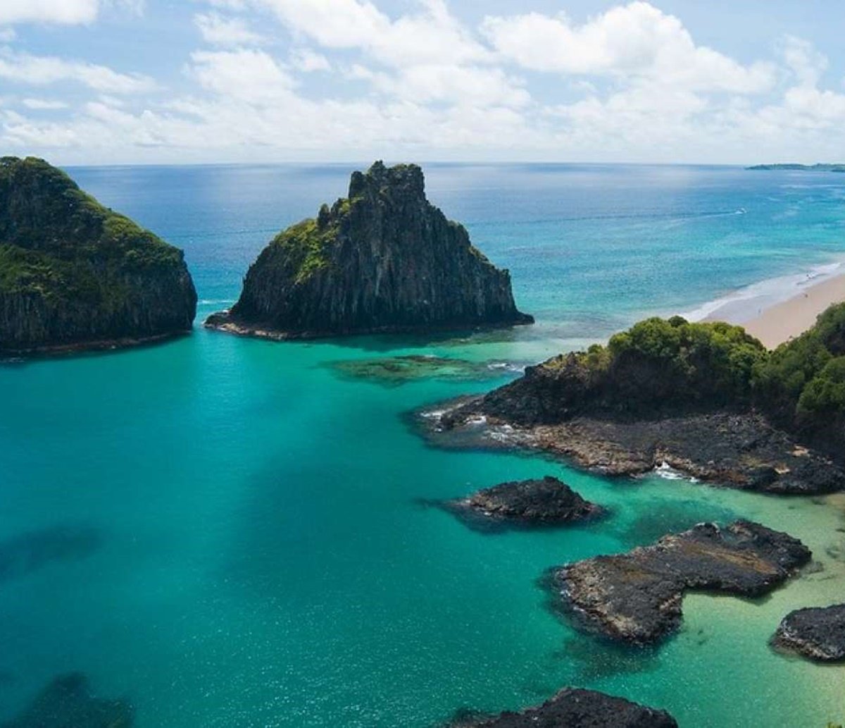 Distribuição de pulseiras que diferencia turistas pelo valor da conta bancária gera polêmica em Fernando de Noronha