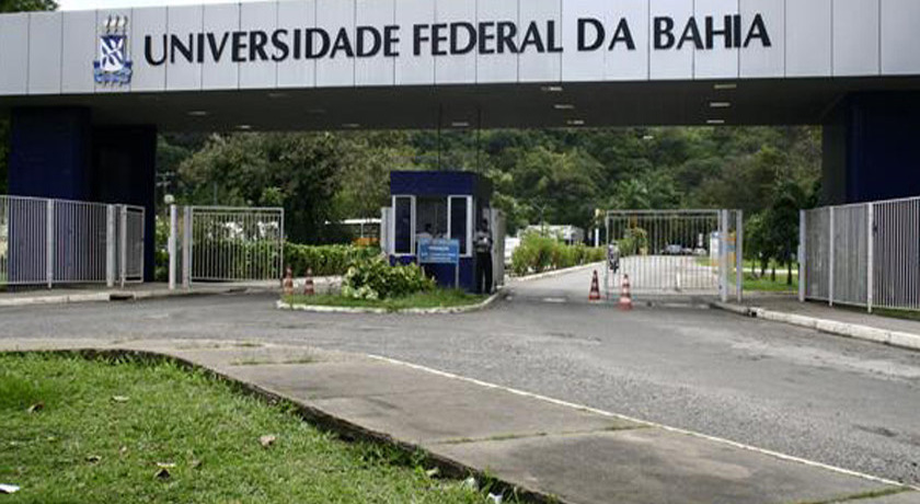 Comunidade acadêmica da UFBA protesta contra cortes no orçamento