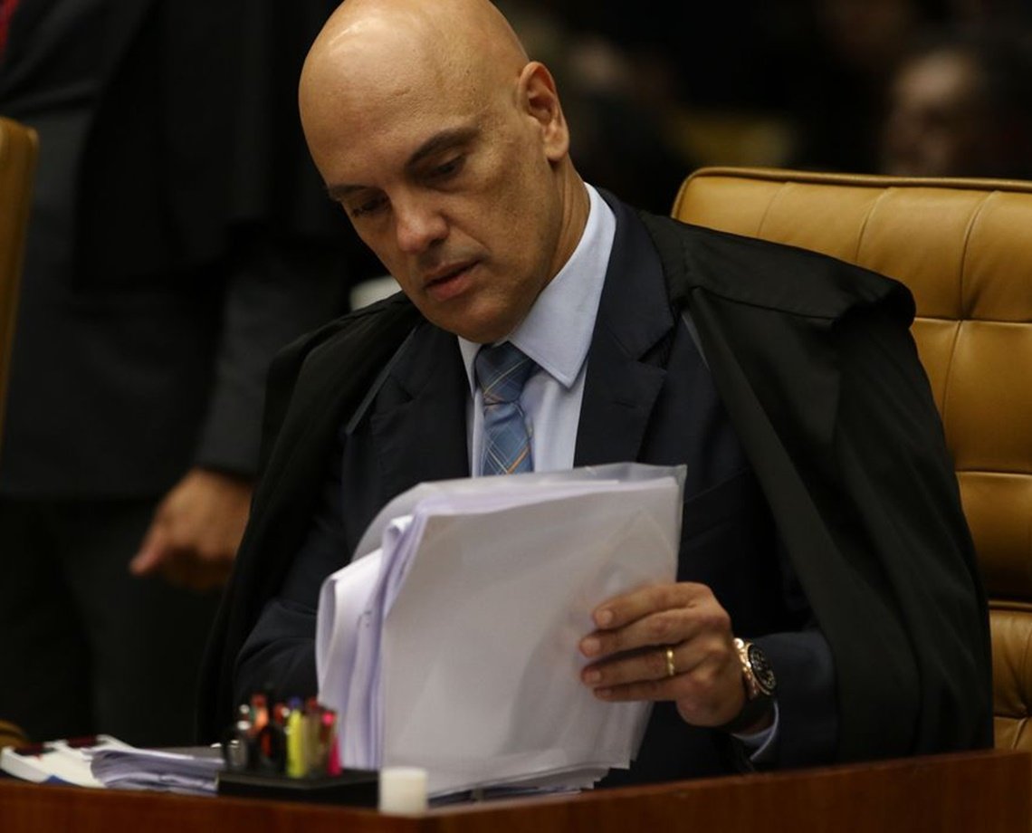 Bolsonaro formaliza pedido de impeachment do ministro Alexandre de Moraes, do STF