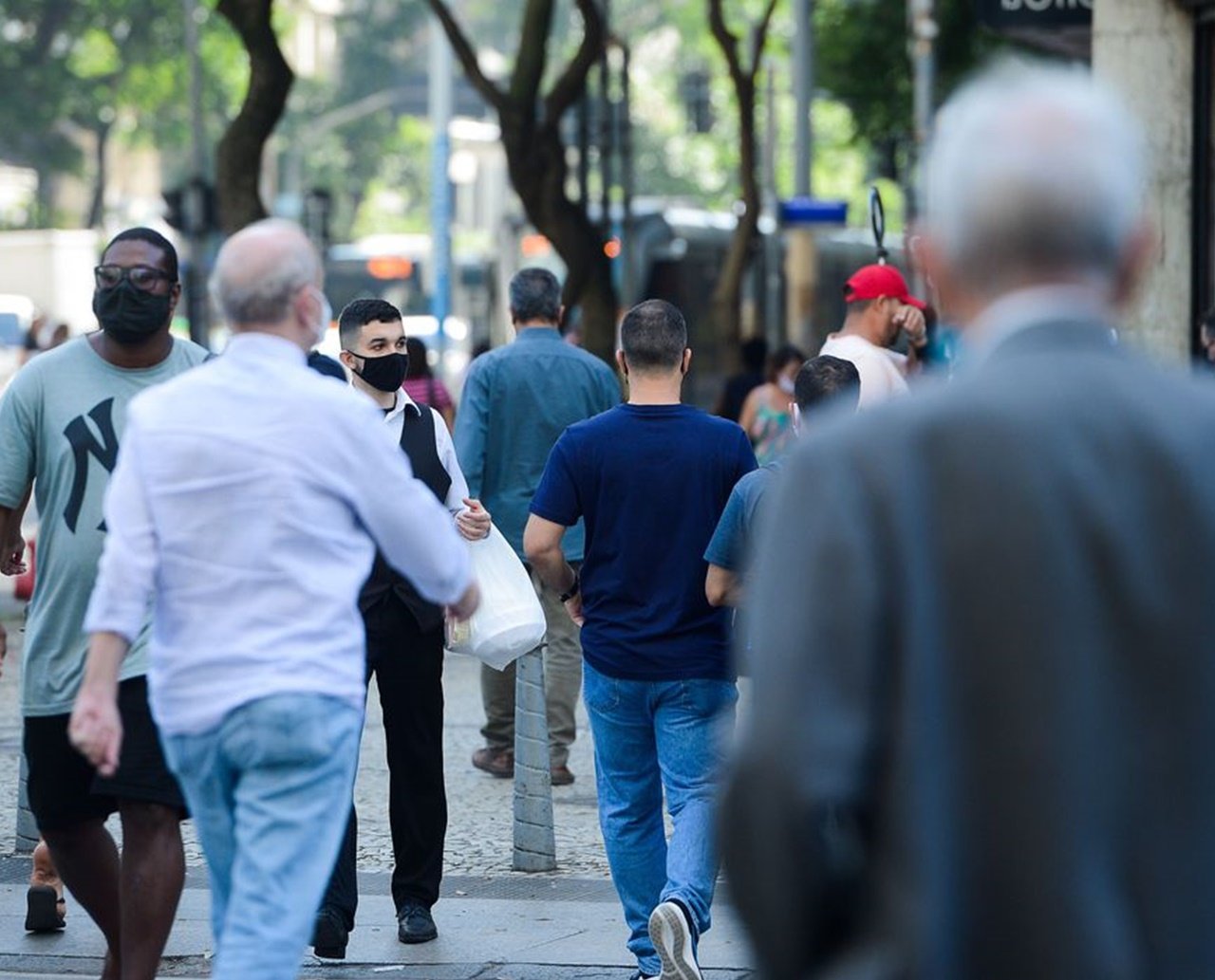 Boa notícia! Média de mortes por Covid-19 tem queda de 32% em um mês no Brasil