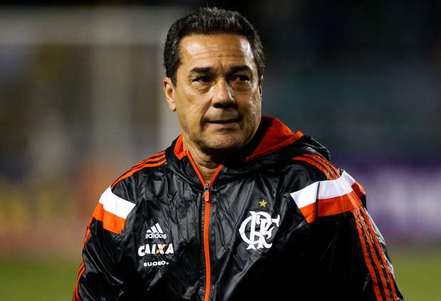 Pressionado por maus resultados, Vanderlei Luxemburgo é demitido do Flamengo