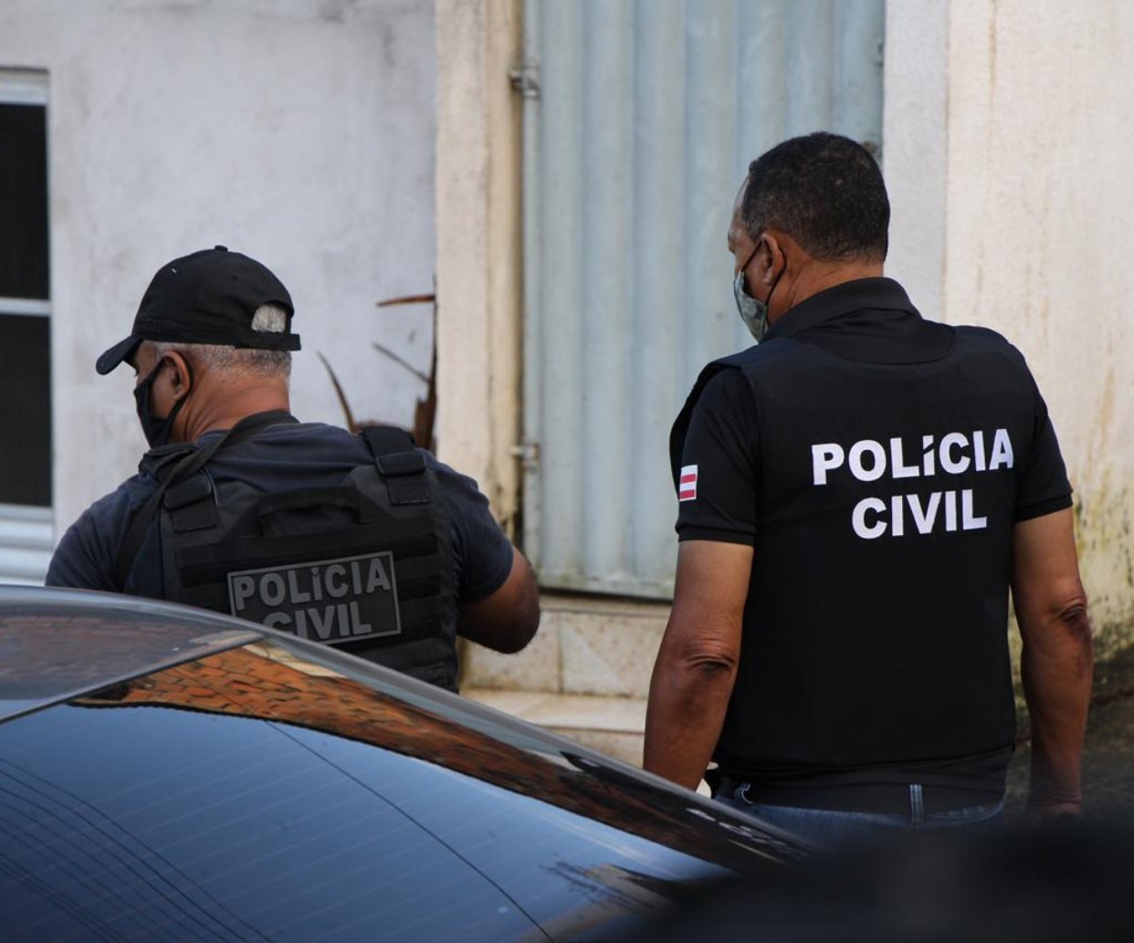 Idoso de 72 anos e jovem de 26 são esfaqueados após terem casa invadida no Calabetão