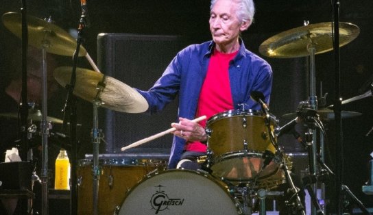 Lendário baterista dos Rolling Stones, Charlie Watts morre aos 80 anos em Londres 