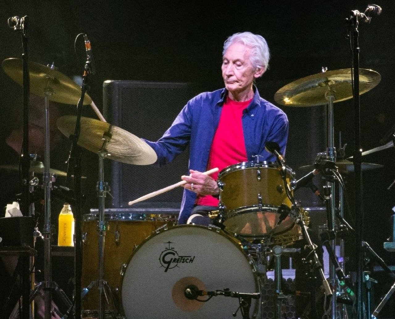 Lendário baterista dos Rolling Stones, Charlie Watts morre aos 80 anos em Londres 