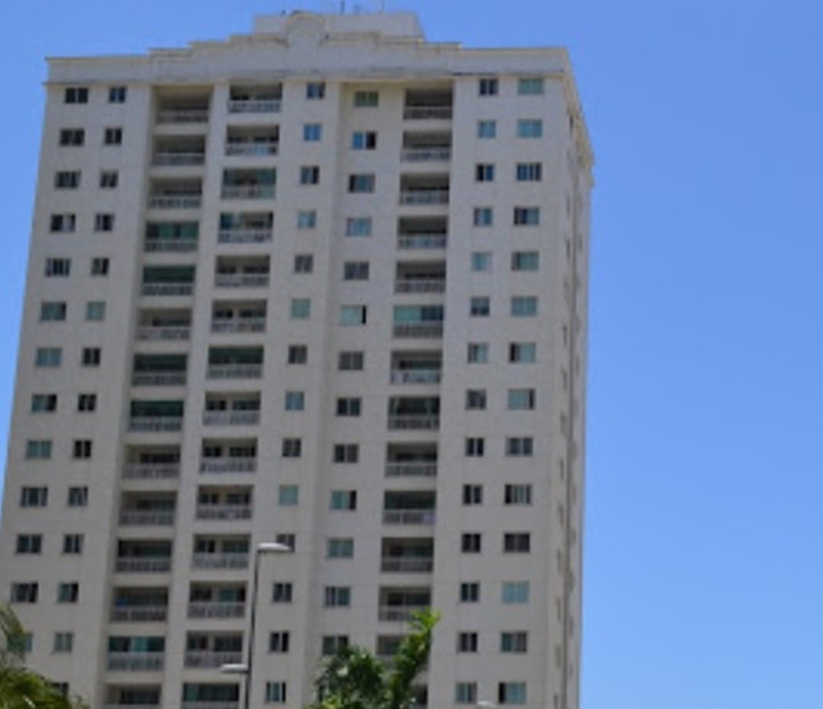 Para se livrar da patroa, babá despenca de apartamento do terceiro andar dentro de condomínio de classe alta em Salvador