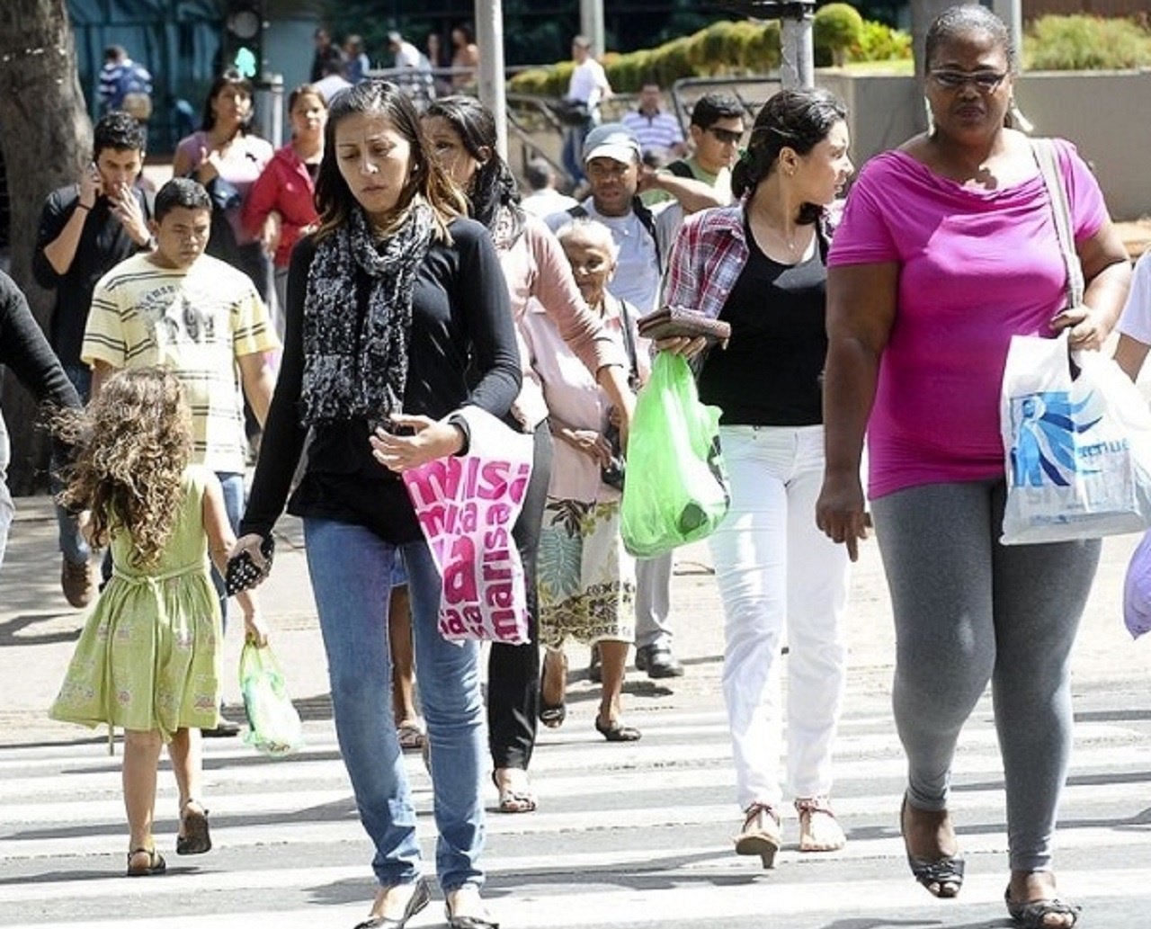 População brasileira cresce e chega a 213,3 milhões de habitantes em 2021;  três estados têm menos de 1 milhão de pessoas