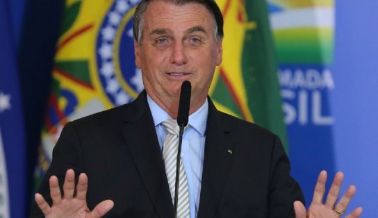 Bolsonaro chama de "idiota" quem quer comprar feijão e diz que população "tem que comprar fuzil"; vídeo