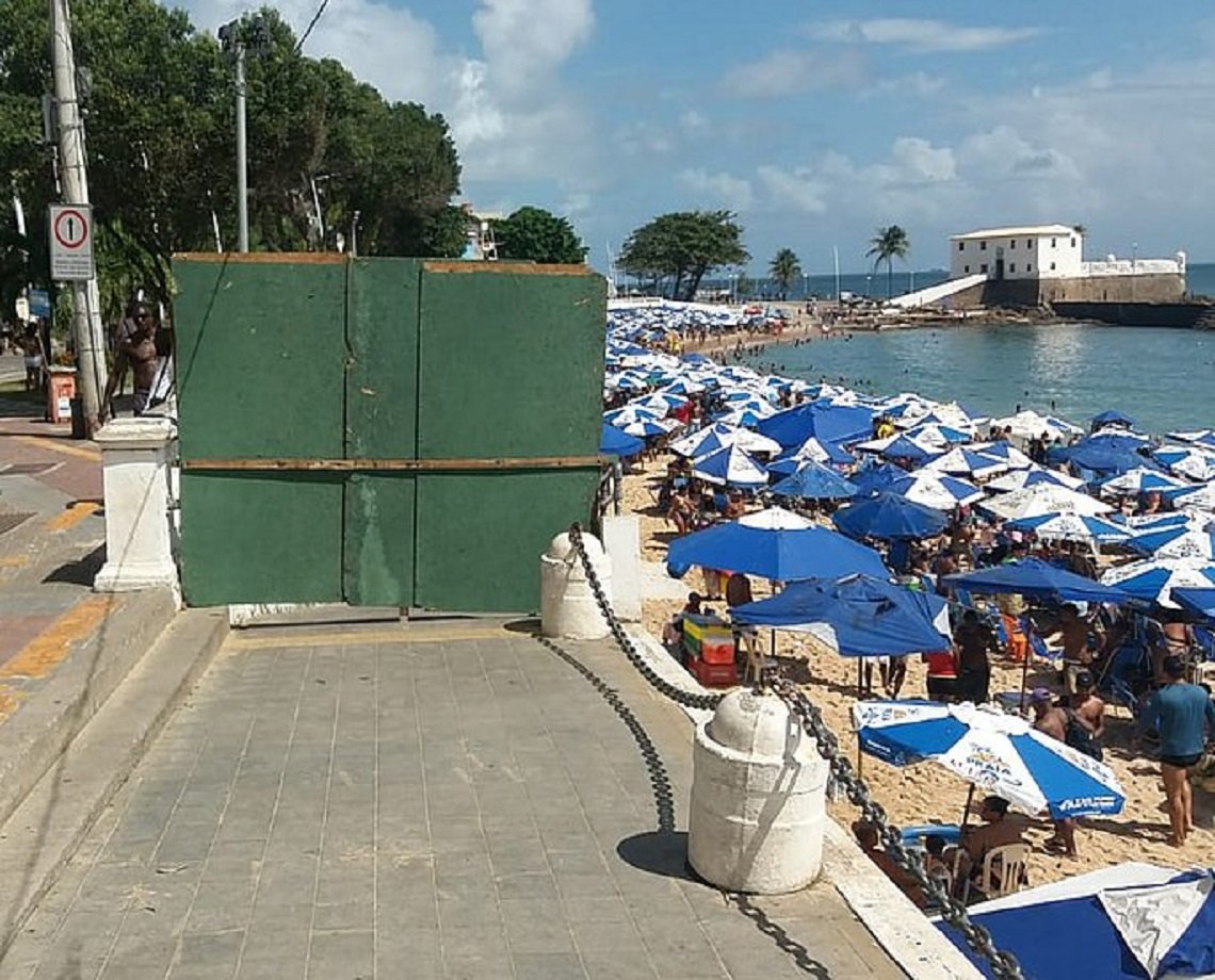 Praia do Porto da Barra terá fiscalização intensificada neste final de semana e pode ser interditada