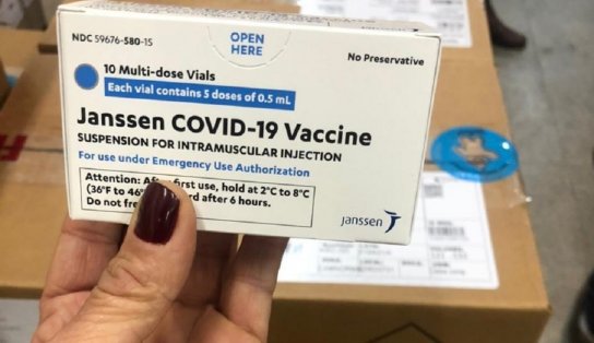 Representantes da Anvisa e da Janssen discutem sobre o uso de dose de reforço da vacina contra a Covid-19