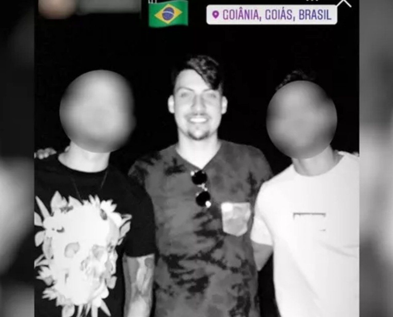 Filho mais novo de Bolsonaro participa de festa de luxo interditada pela polícia por causar aglomeração