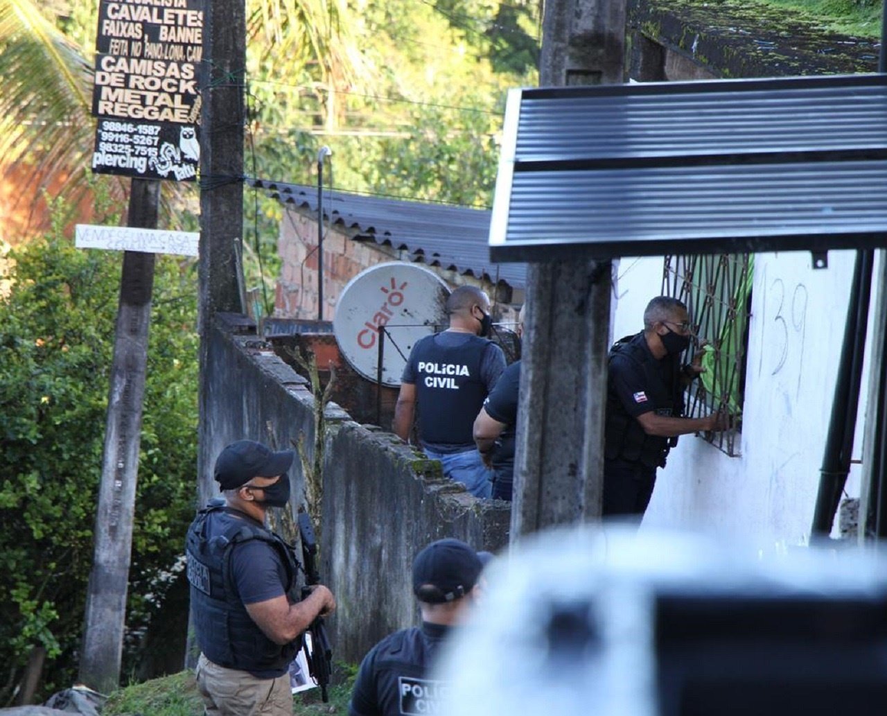 Pedófilo oferece doce para criança e estupra menina de quatro anos na Bahia; mãe percebeu crime durante banho