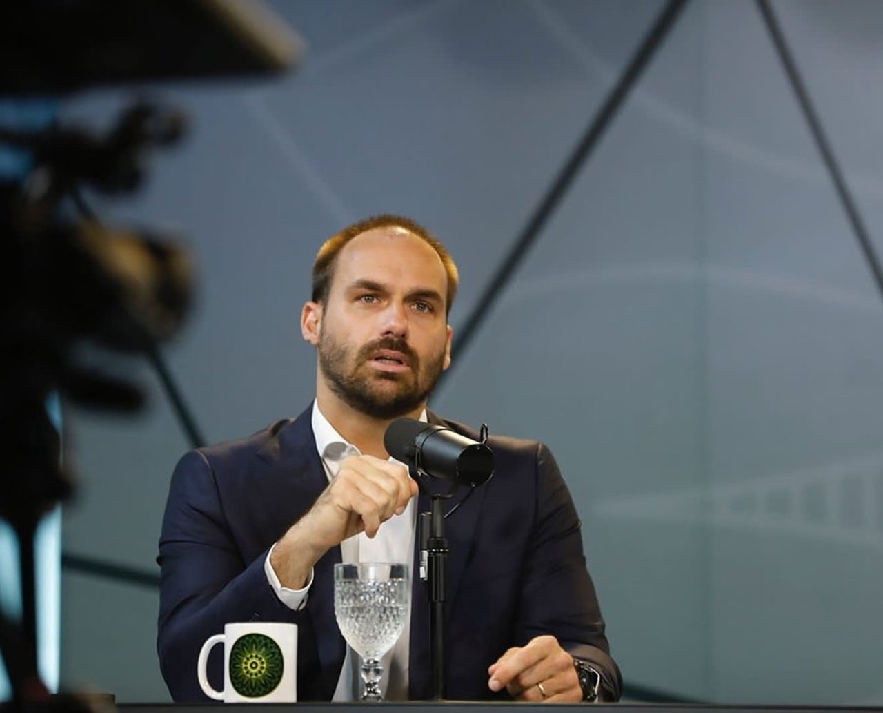 Project Veritas? Eduardo Bolsonaro defende projeto que filma jornalistas com câmeras escondidas