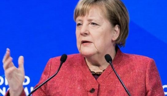 Chanceler alemã, Angela Merkel planeja negociar com Talibã novas retiradas do Afeganistão