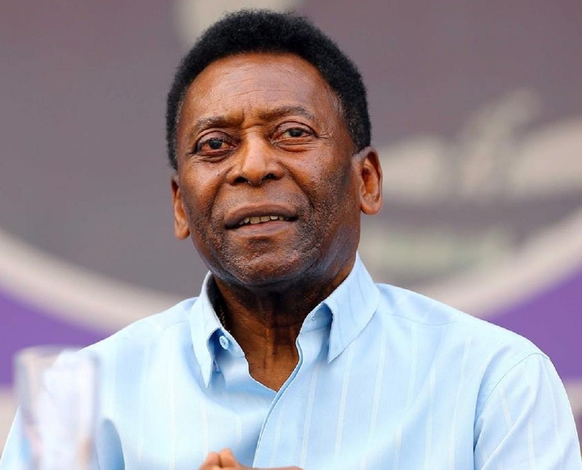 Pelé é internado em hospital de SP e faz cirurgia para retirada de tumor