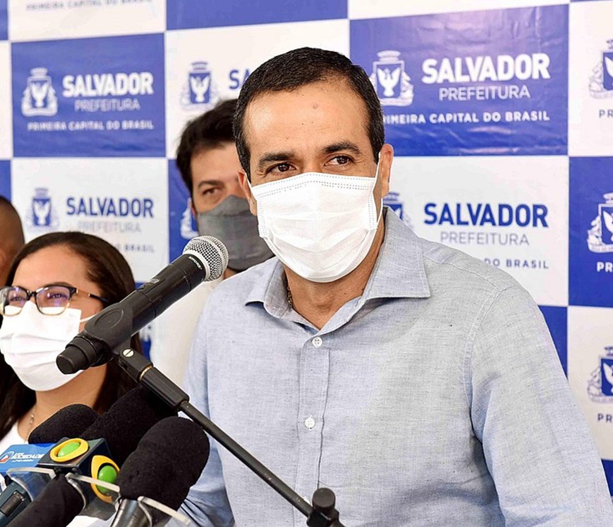 Bruno diz que protestos políticos foram "péssimo exemplo" para aglomerações nas praias; "como cobrar respeito?"