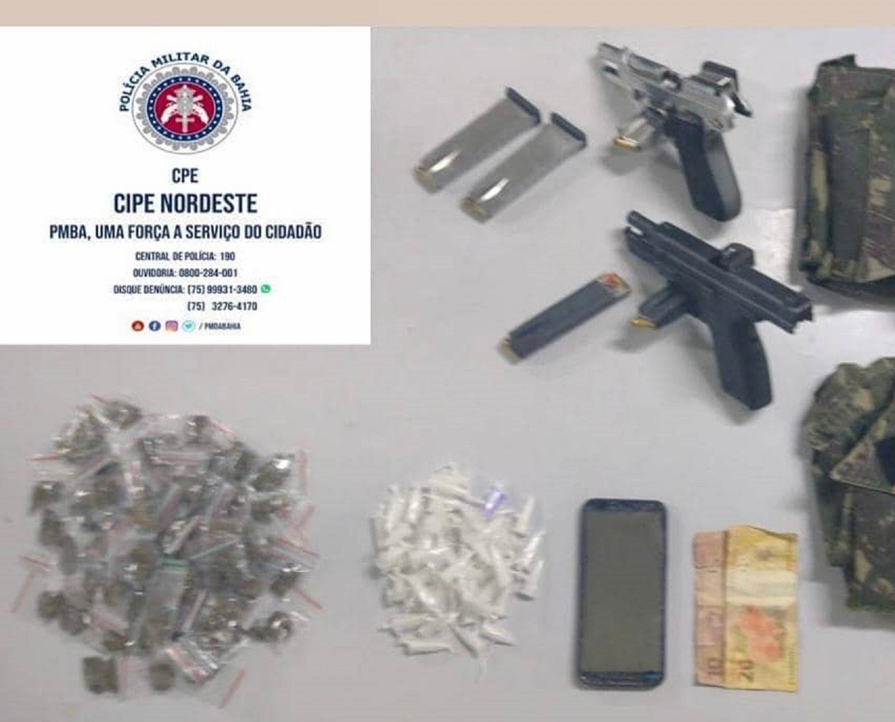 Polícia apreendeu pistolas, mais de 50 pinos de cocaína e 85 porções de maconha com dupla que sequestrou grávida e criança na Bahia