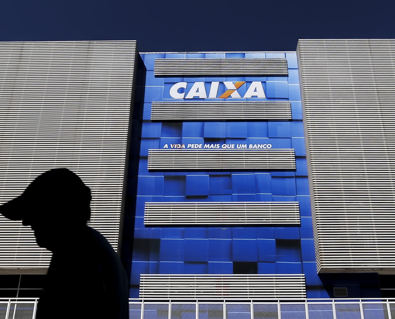 Caixa abre concurso para preencher mil vagas com salário a partir de R$ 3 mil; veja os requisitos 