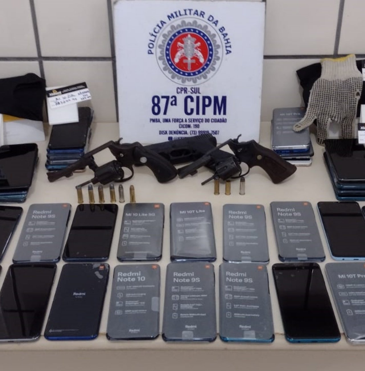 Polícia Militar recupera 40 celulares roubados por adolescente e comparsa em estabelecimento comercial 