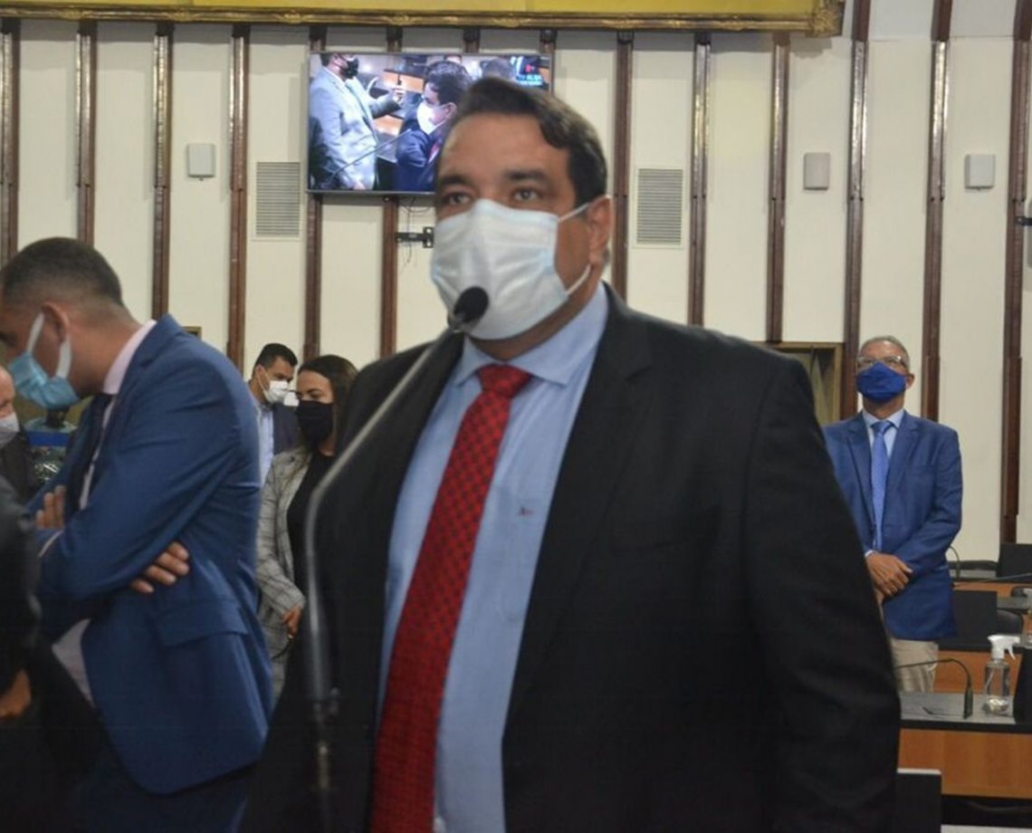 “Governo da letargia já passa de um mês sem secretário de Saúde em plena pandemia”, critica Alan Sanches