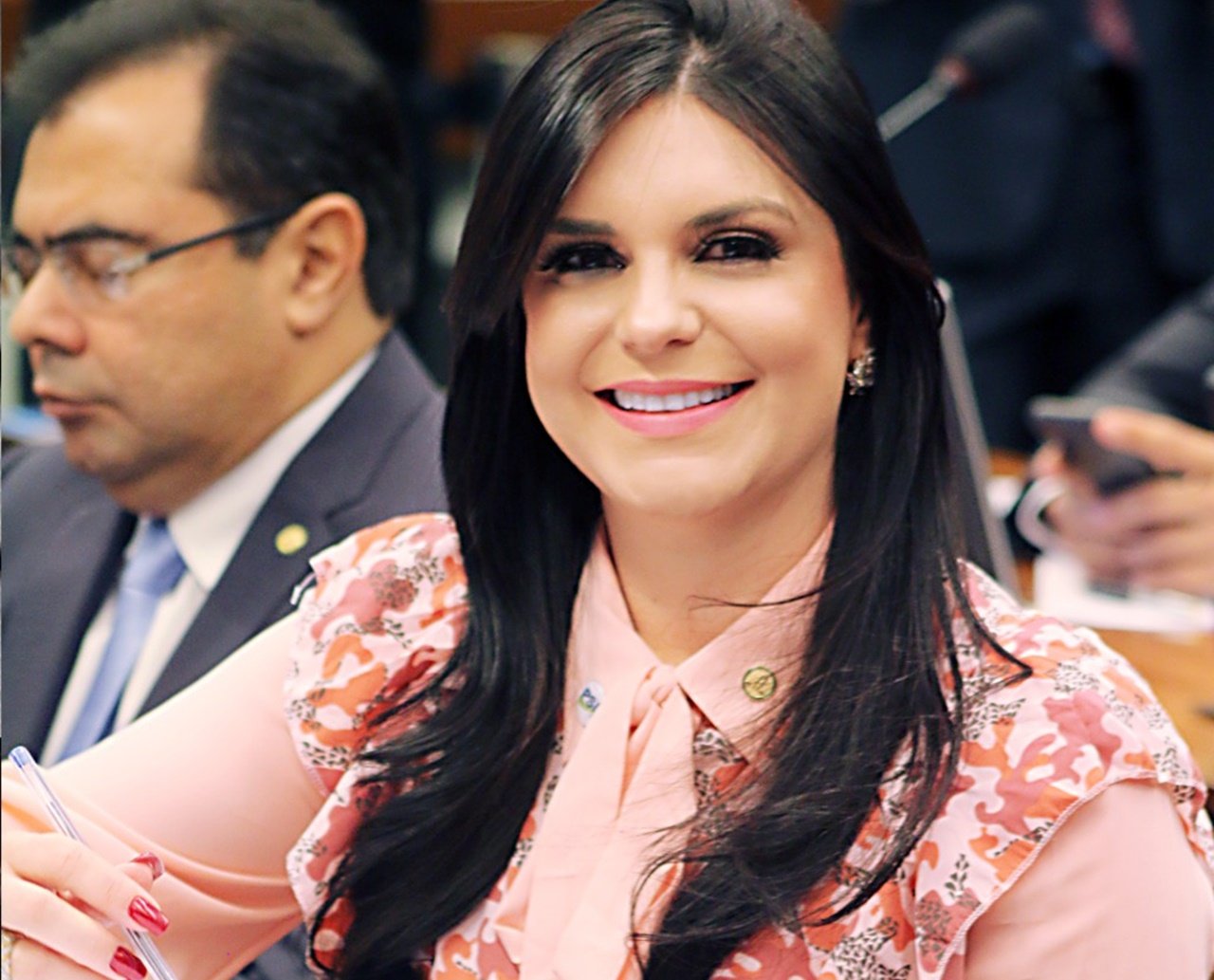 Dayane Pimentel ingressa com pedido de representação no Conselho de Ética contra Eduardo Bolsonaro