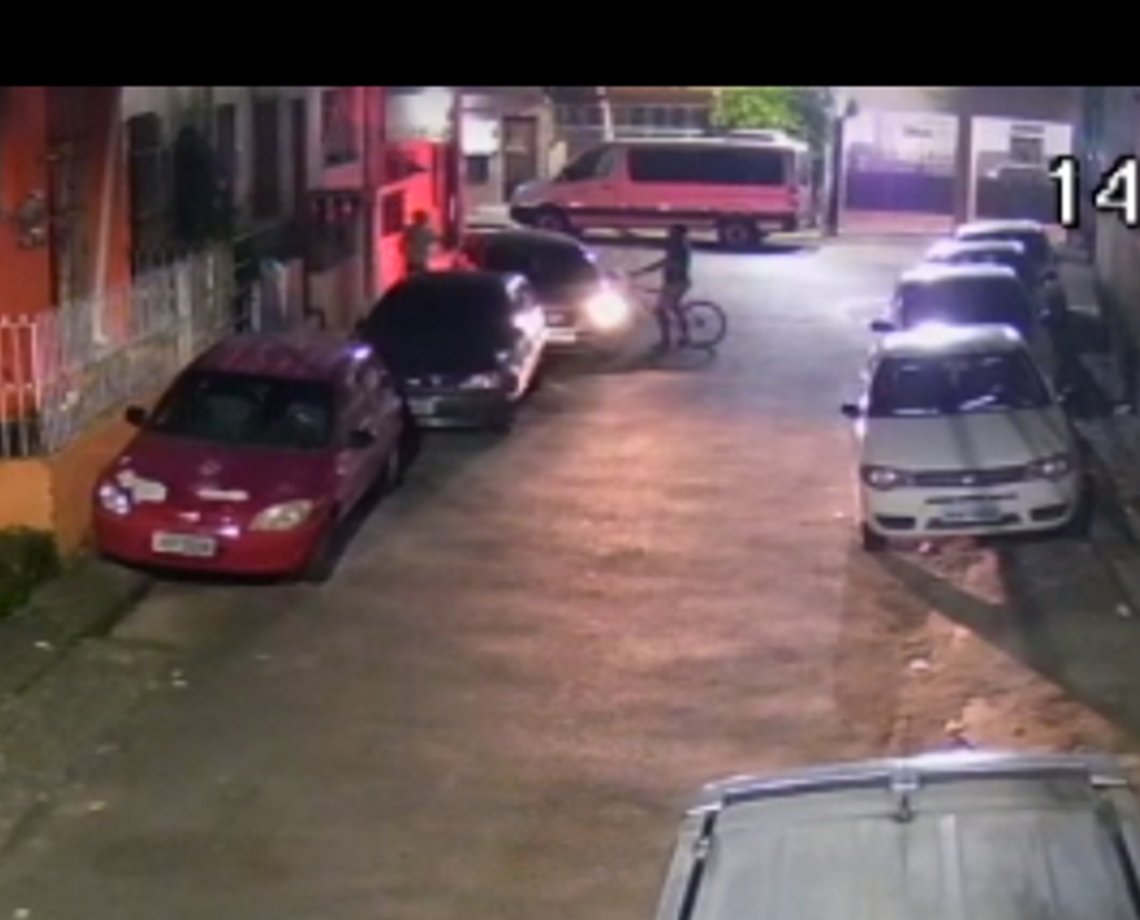 Câmera mostra ação de bandido que matou idoso na frente da filha em Salvador; assista 